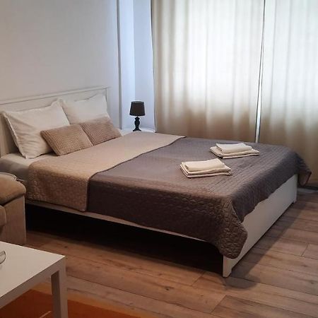 Lyra Apartment Sfântu-Gheorghe Extérieur photo